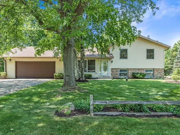 5327 Cascade DRIVE, West Bend, WI 53095