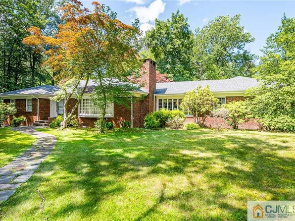 305 Ridge Rd, Watchung, NJ 07069