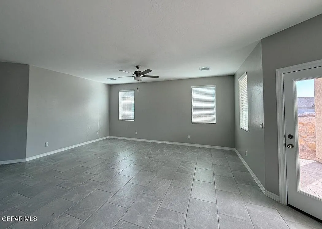 3 bed, 2.0 bath, 1709 sqft, $2,095 — Photo 4