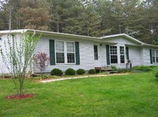 12480 Oakwood Shores St, Wayland, MI 49348