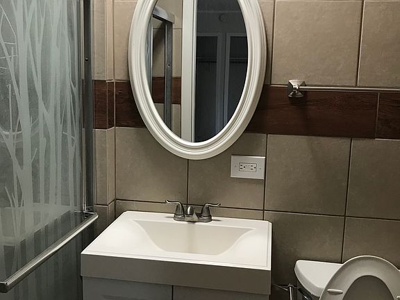 4th image of 837 E Lilly Ln #0