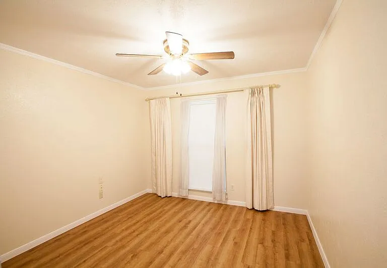 921 Mossvine Dr — Photo 29