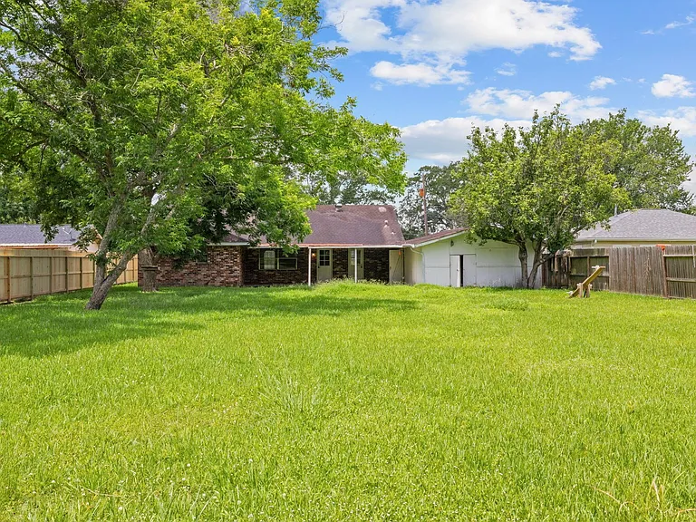 120 Texas Ave — Photo 29