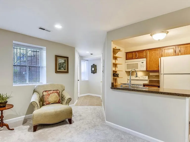 1342 Corcoran St NW #B — Photo 2