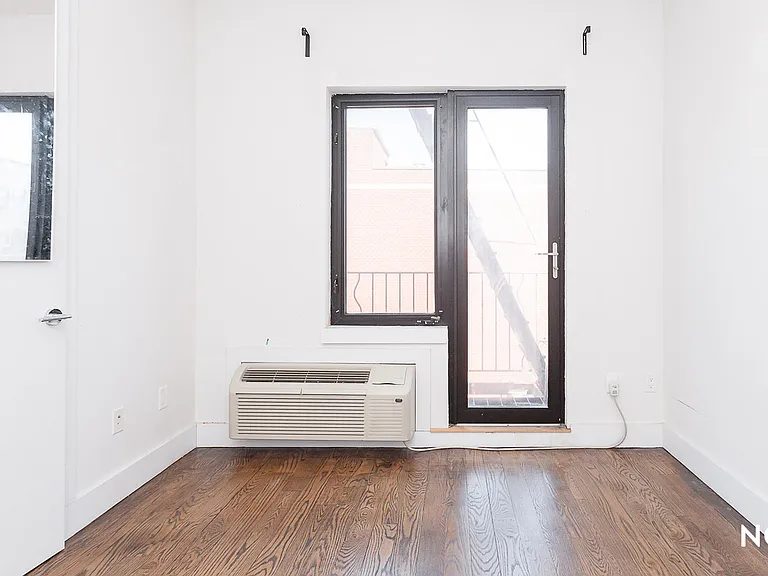 112 Manhattan Ave #3R — Photo 2