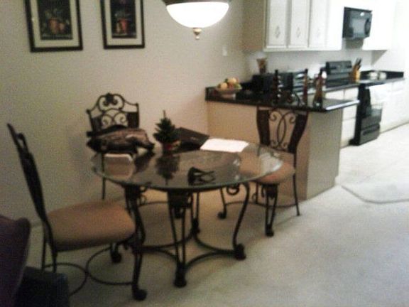 5th image of 600 Fern Ave #4