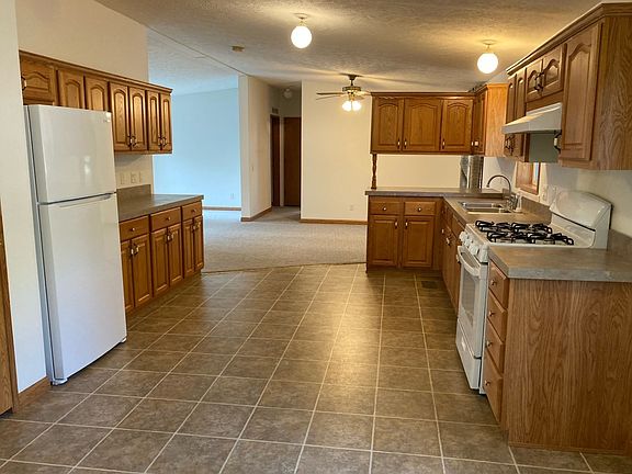 4th image of 355 Oakhill Ct