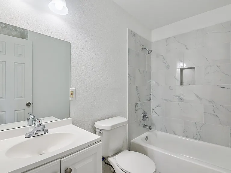986 Dewalt St — Photo 7