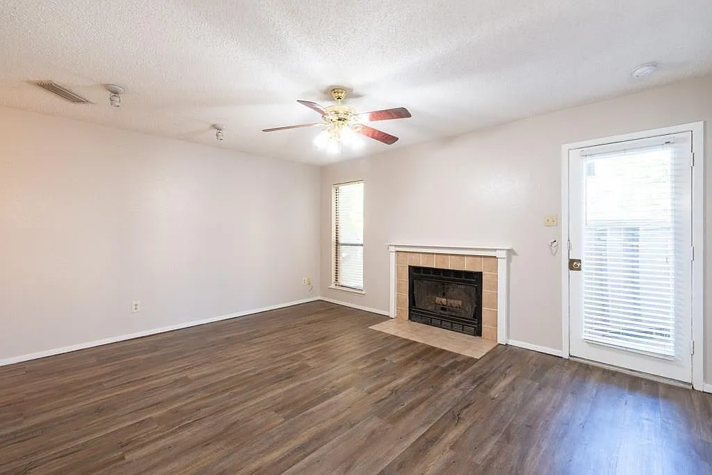 2 bed, 851 sqft, $1,200 — Photo 3