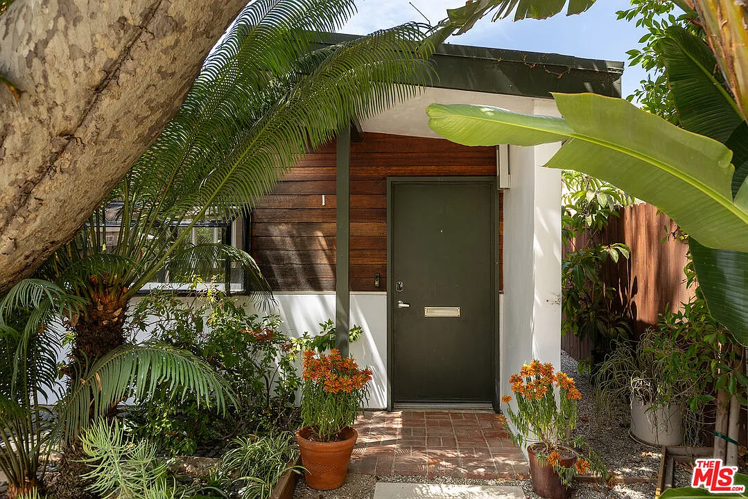 3 bed, 2.0 bath, 1706 sqft, $7,500 — Photo 3