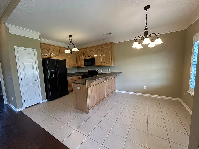 5204 Easton Ln — Photo 6