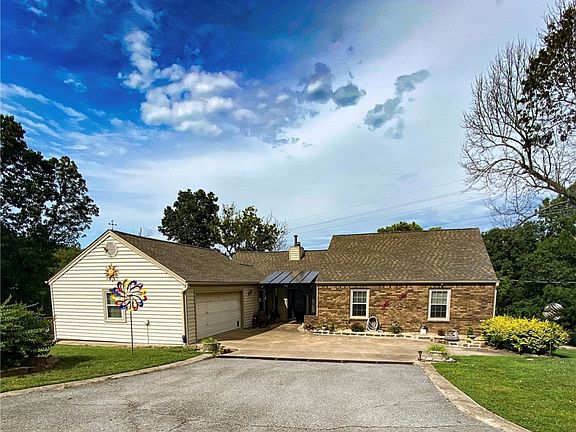 2nd image of 218 Redbud Ln NE