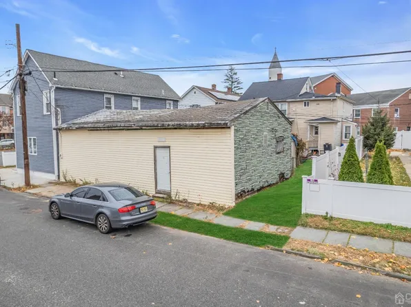 211 1st St, South Amboy, NJ 08879