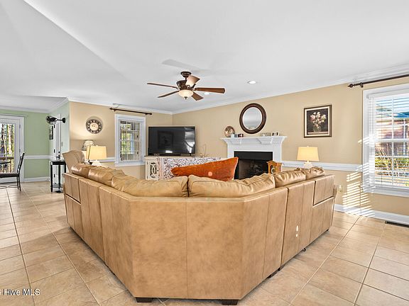 3rd image of 811 South Creek Drive