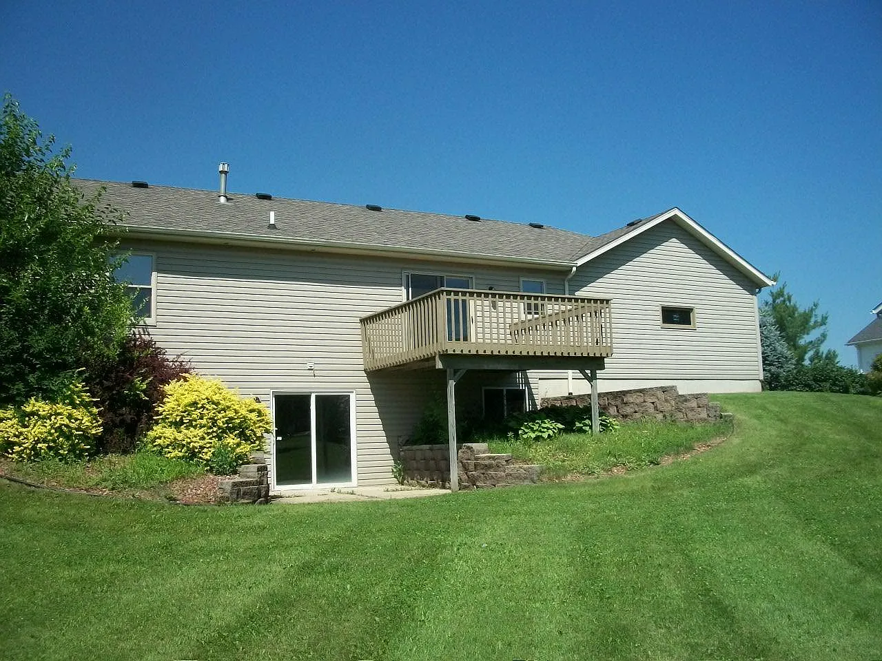 4 bed, 2265 sqft, $2,800 — Photo 2