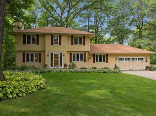 2420 Crosby Rd, Wayzata, MN 55391