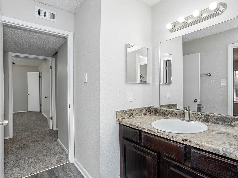 Oak Tree Village Bathroom (3 Bedroom 1313sq ft)