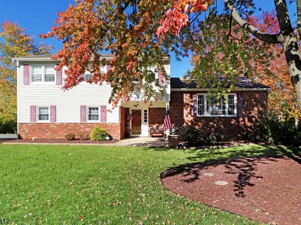 23 Tanglewood Dr, East Hanover Twp., NJ 07936