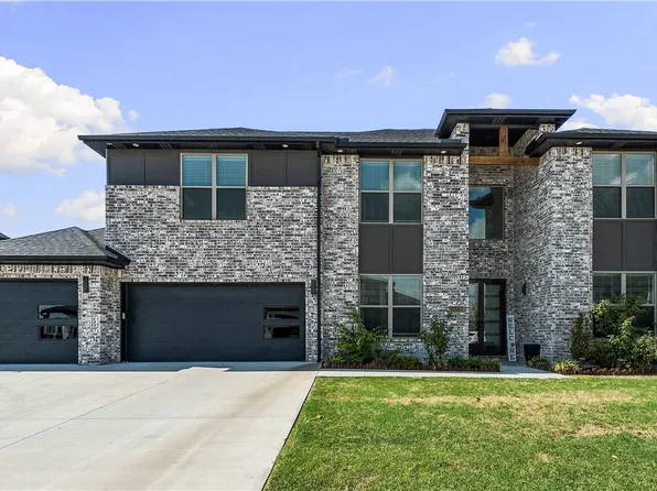 1111 Longbourn Dr, Centerton, AR 72719