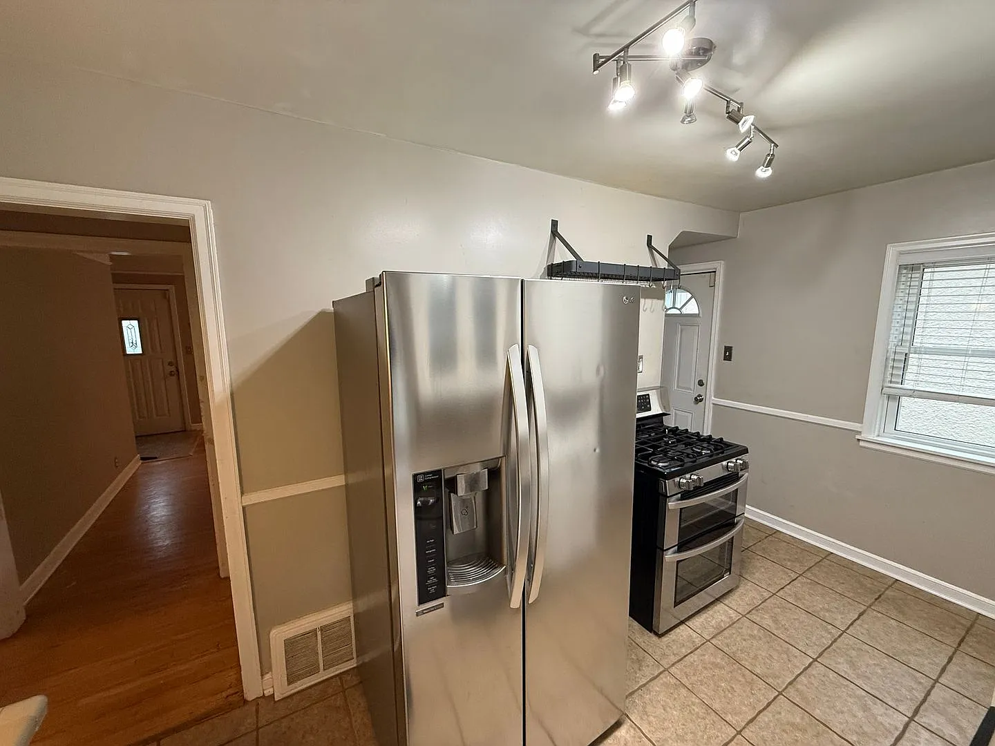 Single Family Home in Minnehaha Neighborhood — Photo 4