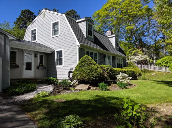 4 Bluff Rd, Sagamore, MA 02561