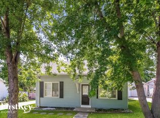 412 Maple Ave, Smithville, MO 64089