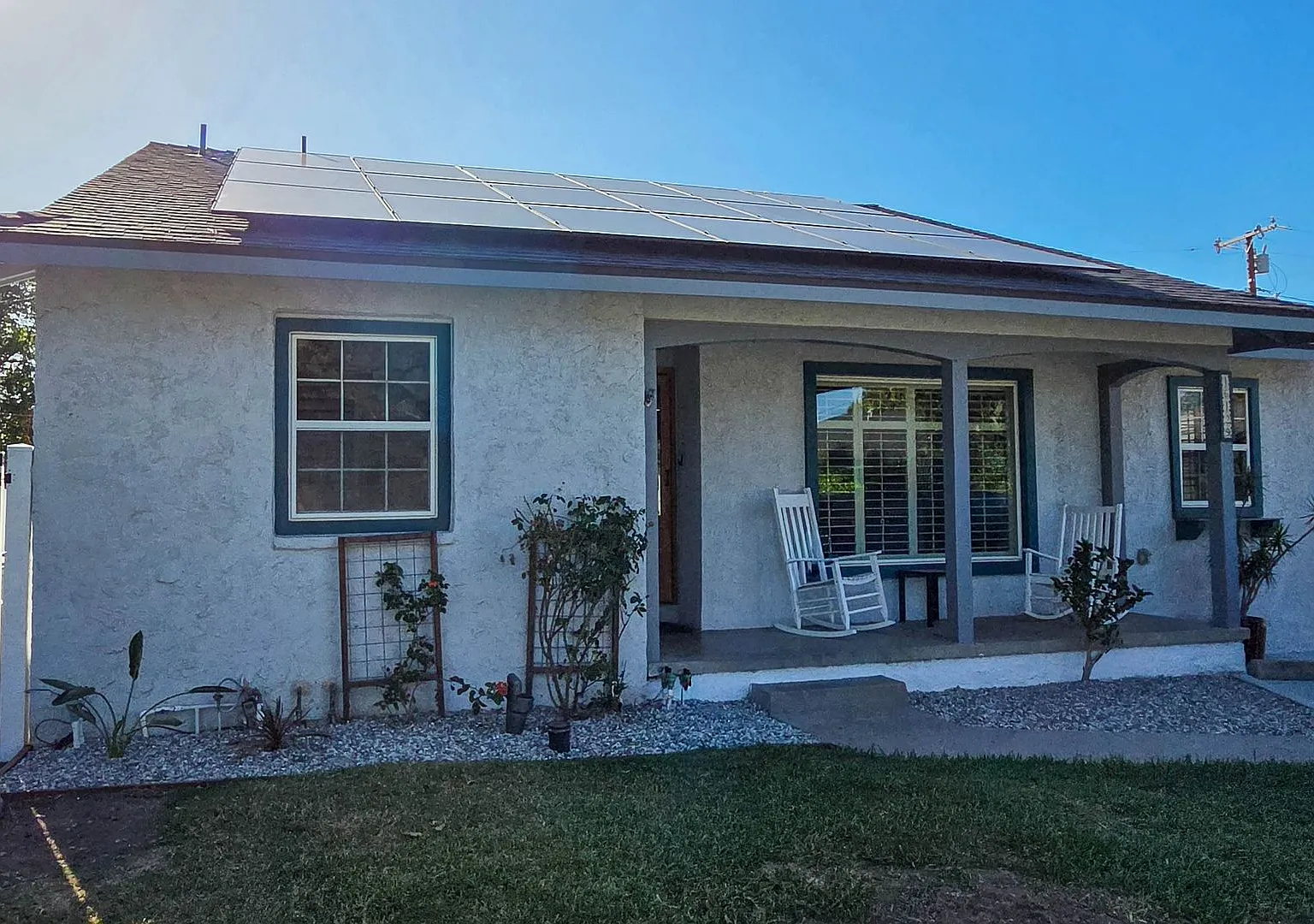 Gorgeous 4 Bedroom 3 Bath House With Pool Available Now! Perfect For Hosting Events! — Photo 1