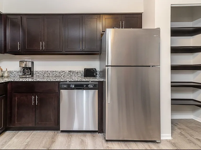 Edgewood Apartments — Photo 16