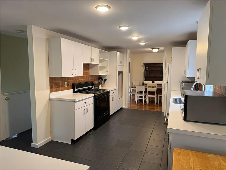 23 Carey St — Photo 2
