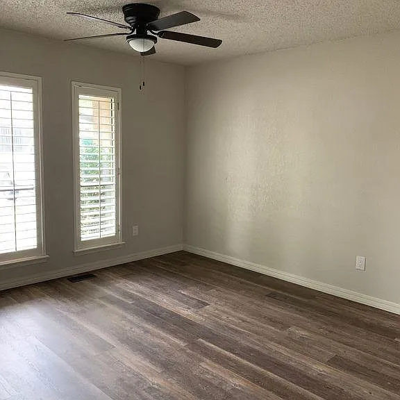 156 E Parkland Dr — Photo 20
