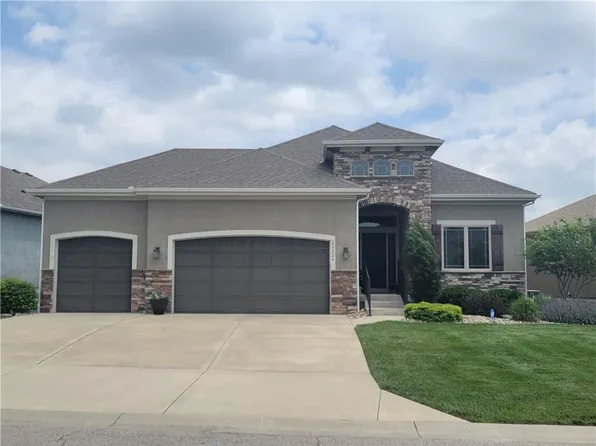 22226 W 121st St, Olathe, KS 66061