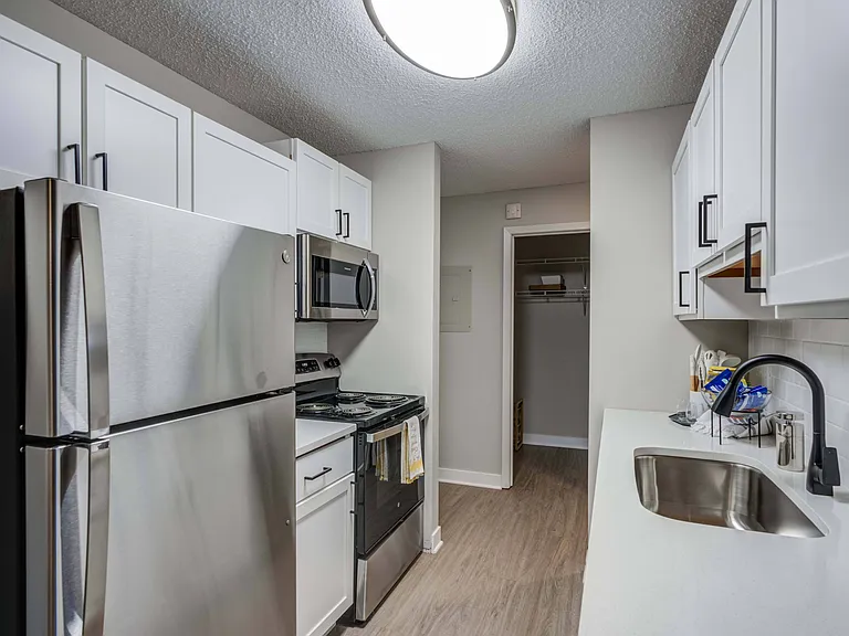 Park Glen Apartments — Photo 17