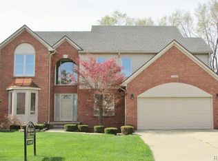 1836 S Shore Dr, Rochester Hills, MI 48307