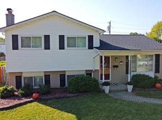 33927 Brookshire Dr, Sterling Heights, MI 48312