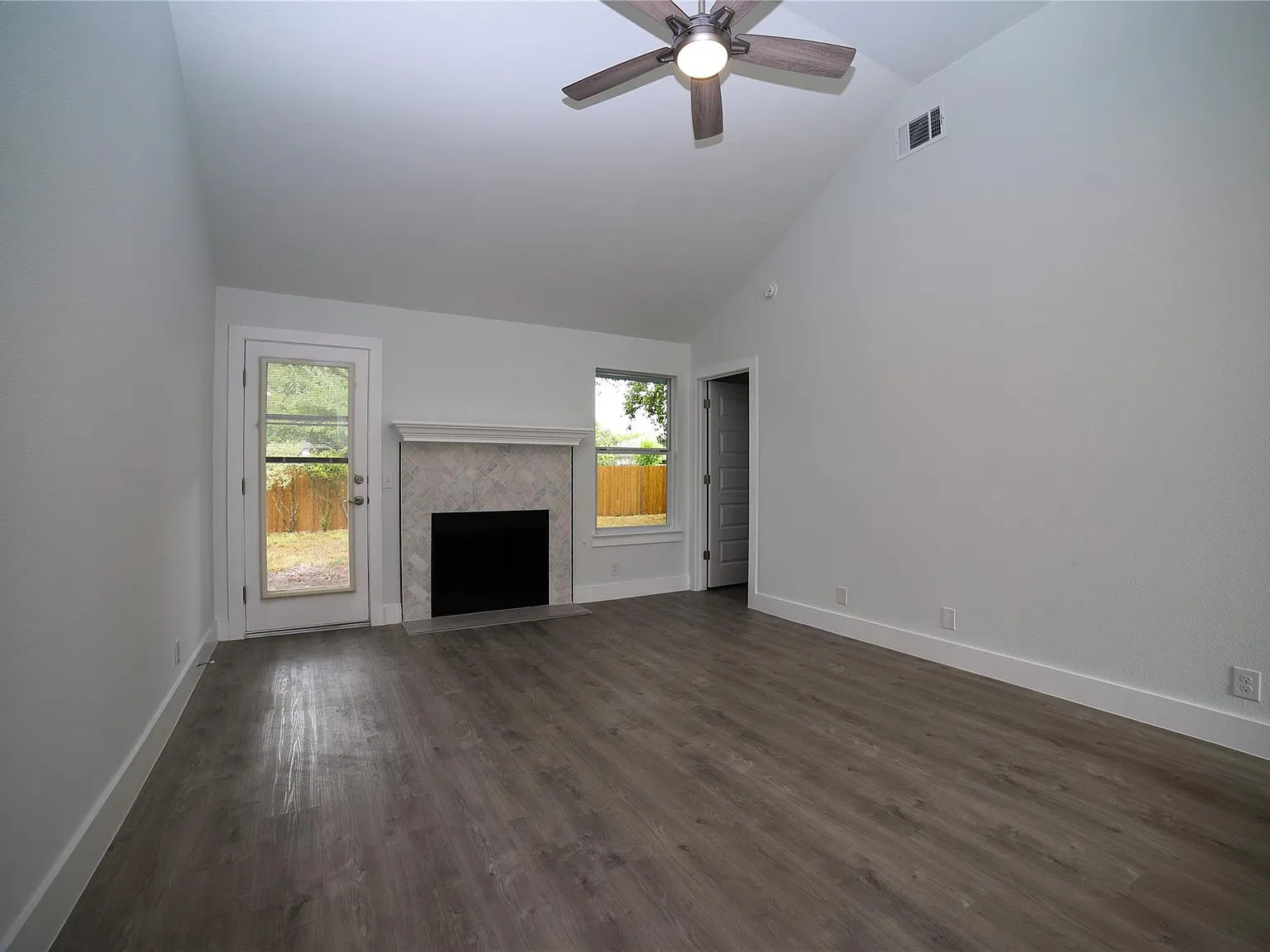 5 bed, 2.0 bath, 1162 sqft, $1,895 — Photo 4
