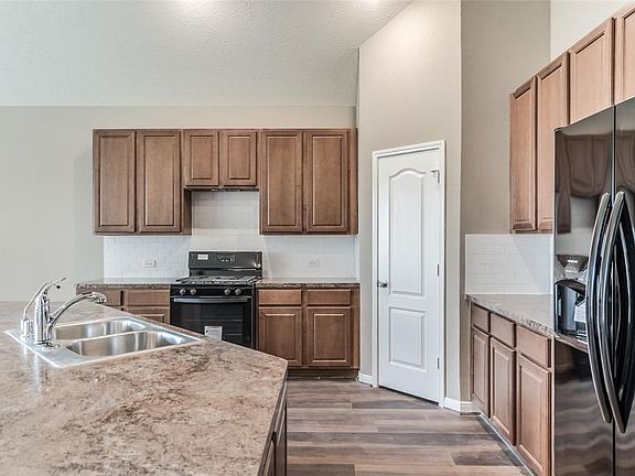 5th image of 28427 Buffalo Fork Ln