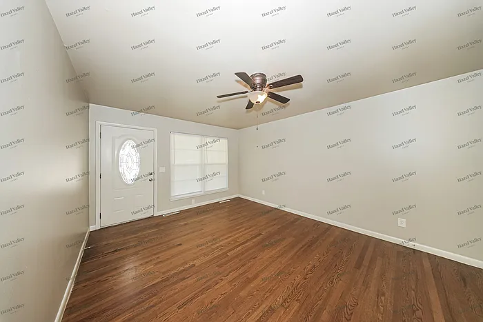 705 Stahl Dr — Photo 3