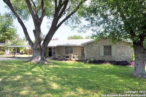 1st image of 7422 Castle Wood Dr