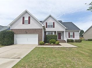 5936 Blue Sky Ln, Hope Mills, NC 28348