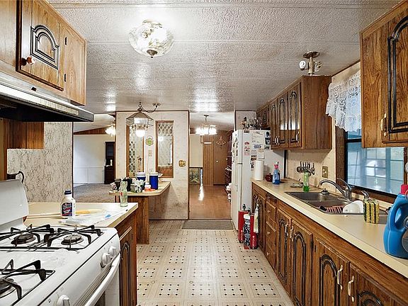 5th image of 34519 Oak Ave