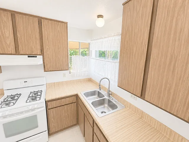 1527 Temple Heights Dr — Photo 9