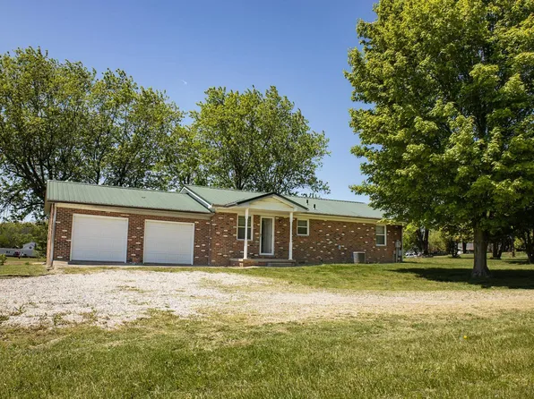 10467 E Glendale St, Oakland City, IN 47660