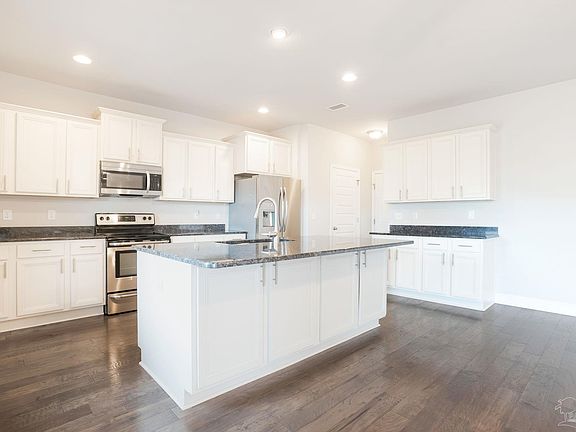 5th image of 8016 Woodbrook Rd