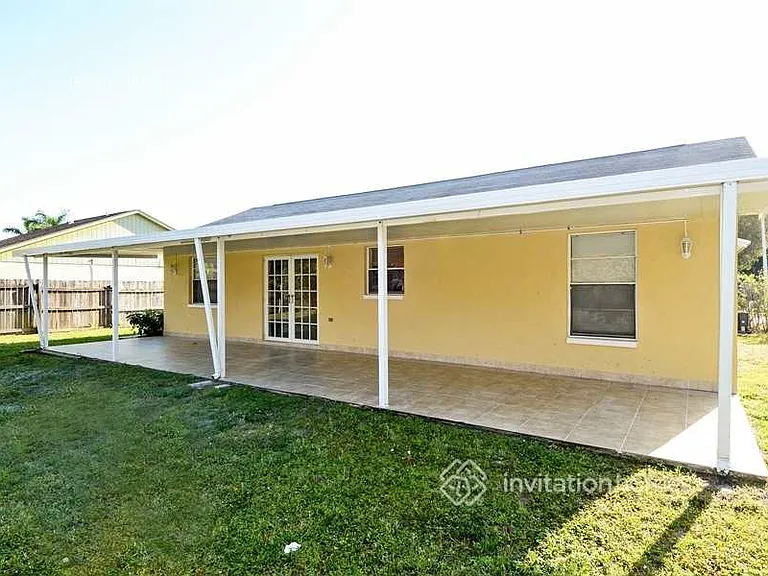 1371 Denlow Ln — Photo 19