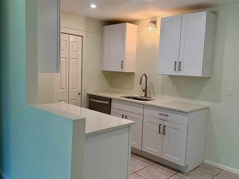 1300 Golden Cir #302 — Photo 5