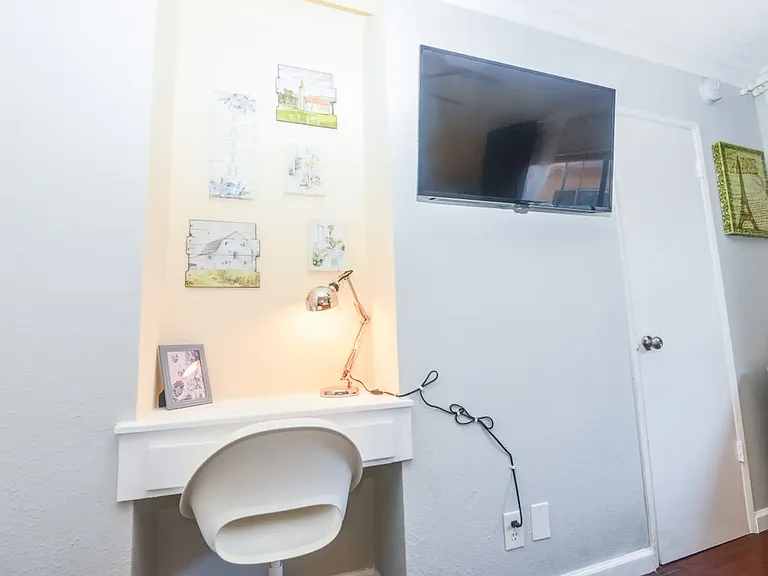 2042 S Corning St #D3 — Photo 8