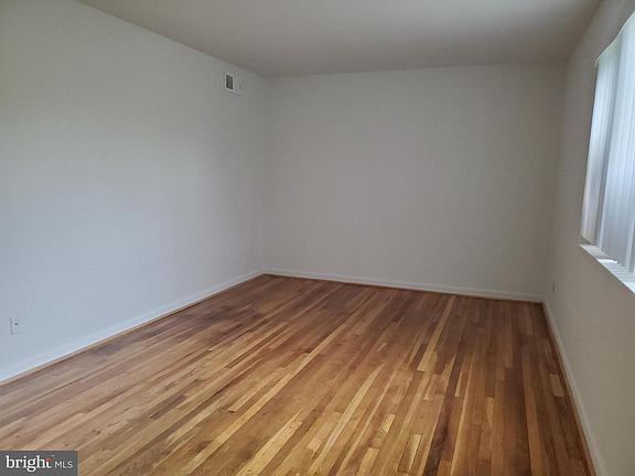 3rd image of 3059 Patrick Henry Dr APT 202