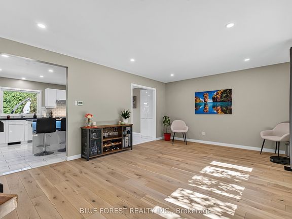 4th image of 32 Meadowview Rd