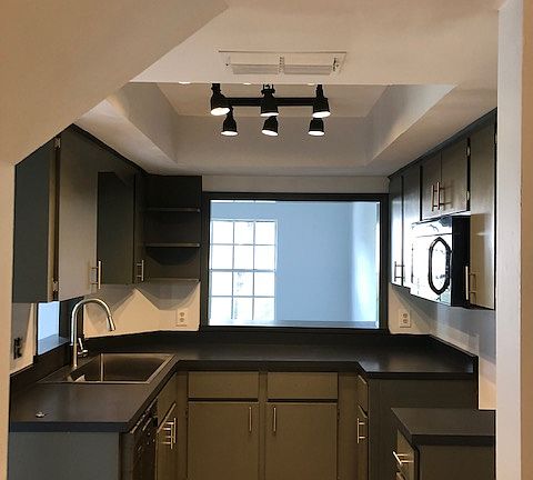 4th image of 635 Woodward St #1