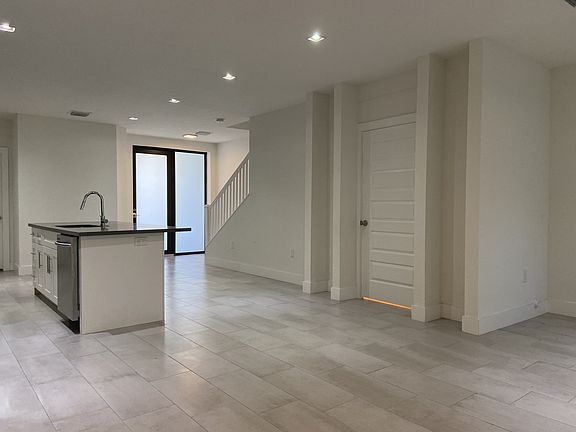 4th image of 335 Bella Sol Way #1